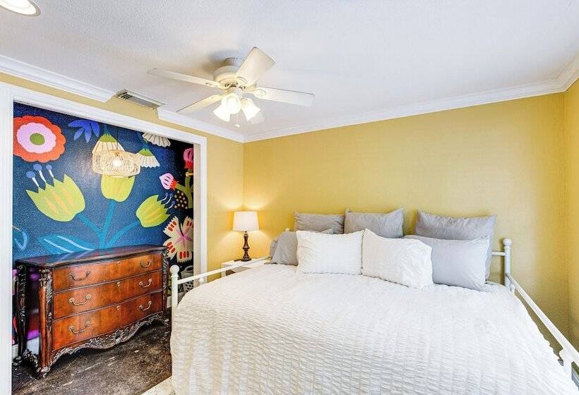 Private Dock & Deck: Eagle Mountain Lake Retreat!