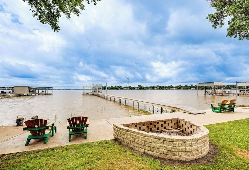 Private Dock & Deck: Eagle Mountain Lake Retreat!