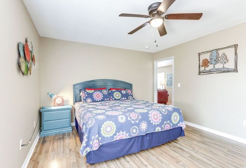 Eureka Springs Home ~ 1/2 Mi To Beaver Lake!