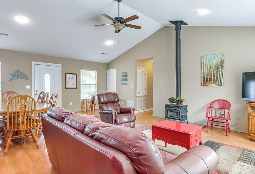 Eureka Springs Home ~ 1/2 Mi To Beaver Lake!