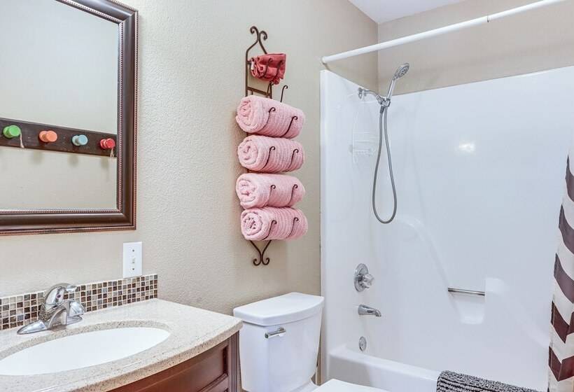 Eureka Springs Home ~ 1/2 Mi To Beaver Lake!