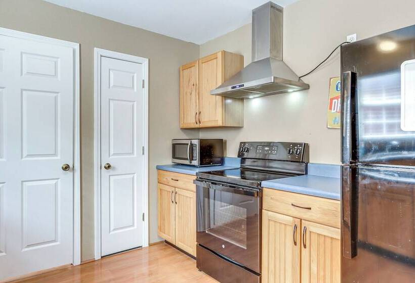 Eureka Springs Home ~ 1/2 Mi To Beaver Lake!