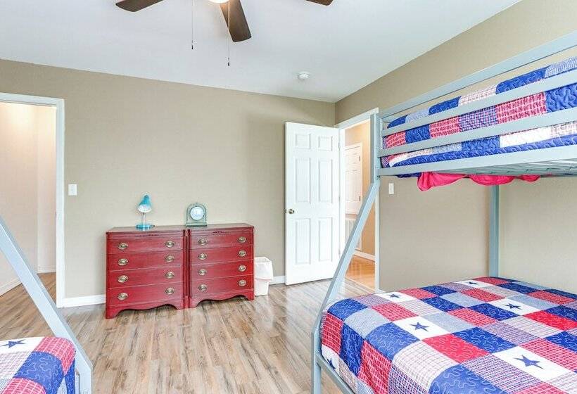 Eureka Springs Home ~ 1/2 Mi To Beaver Lake!