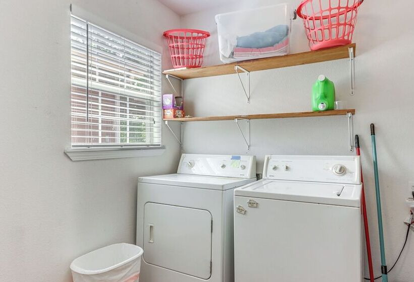 Eureka Springs Home ~ 1/2 Mi To Beaver Lake!