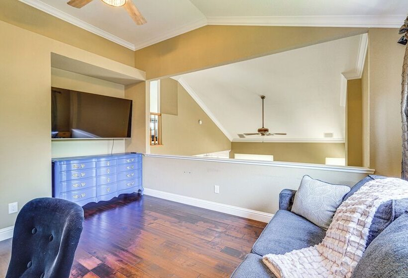 Expansive Tracy Home W/ Patio & Fire Pit!