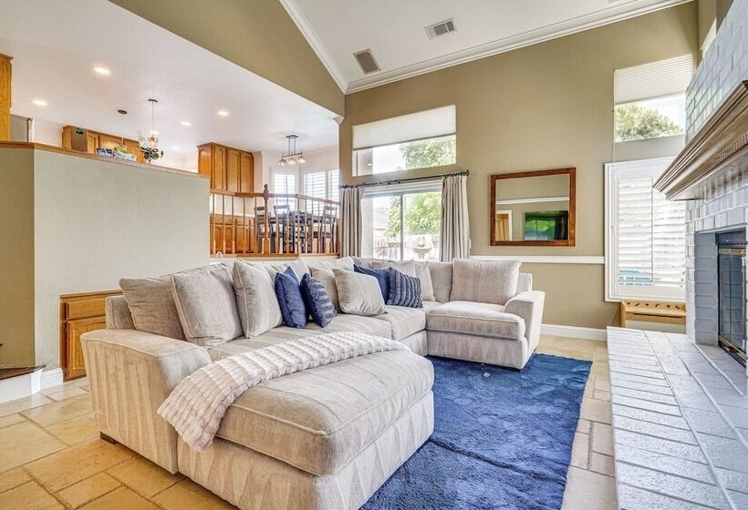 Expansive Tracy Home W/ Patio & Fire Pit!
