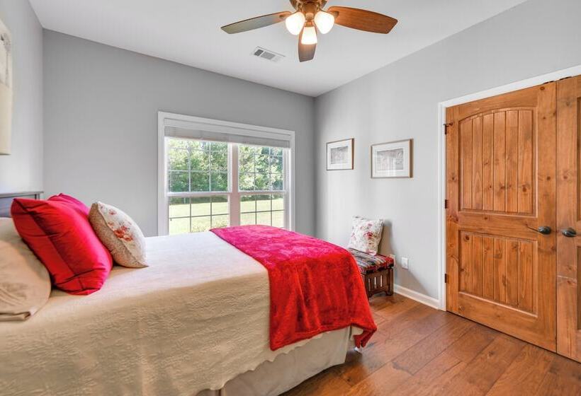 Family Friendly Abbeville Home W/ Fire Pit & Games