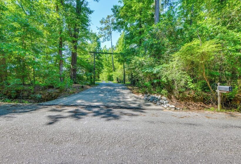 Family Friendly Abbeville Home W/ Fire Pit & Games