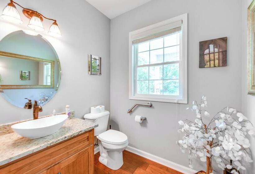 Family Friendly Abbeville Home W/ Fire Pit & Games