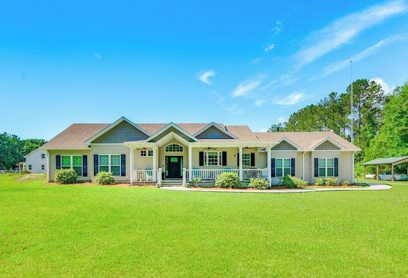 Family Friendly Abbeville Home W/ Fire Pit & Games