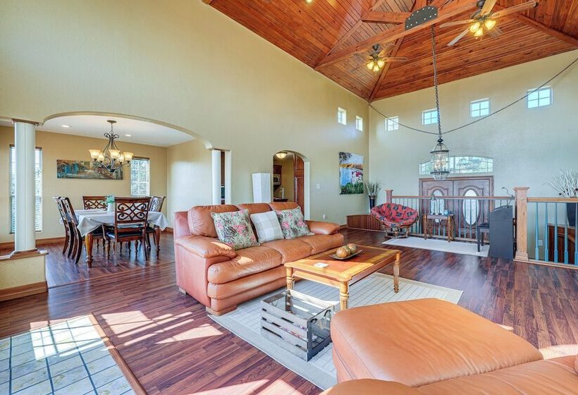 Family Friendly Fischer Home W/ Private Hot Tub!