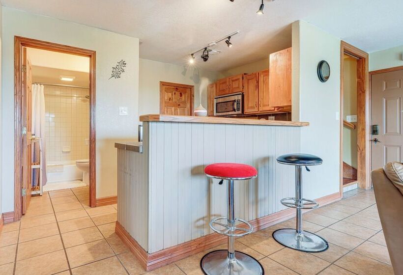 Family Friendly Fischer Home W/ Private Hot Tub!