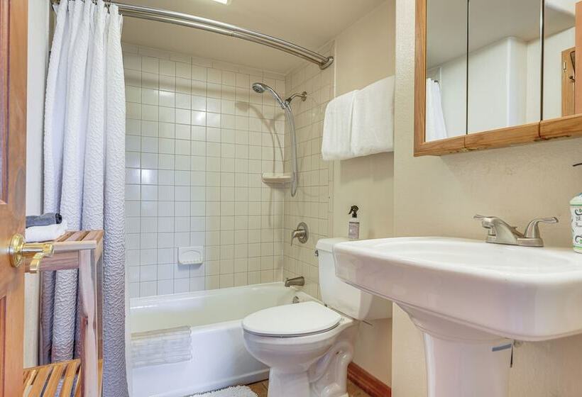 Family Friendly Fischer Home W/ Private Hot Tub!