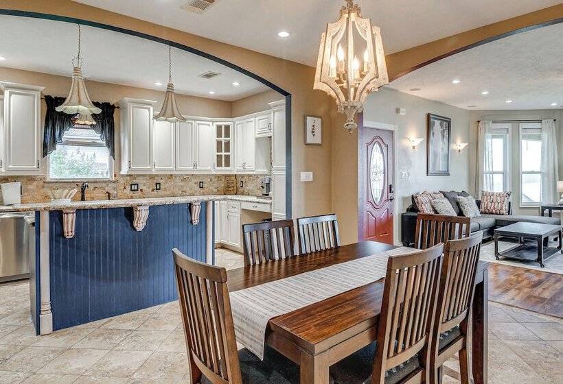 Family Friendly Lake Livingston Retreat W/ Patio!