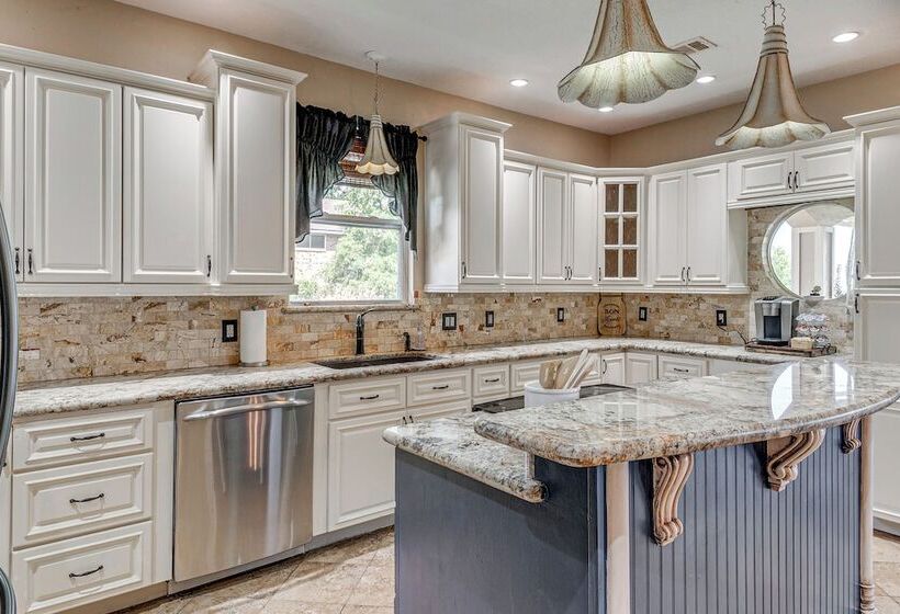 Family Friendly Lake Livingston Retreat W/ Patio!