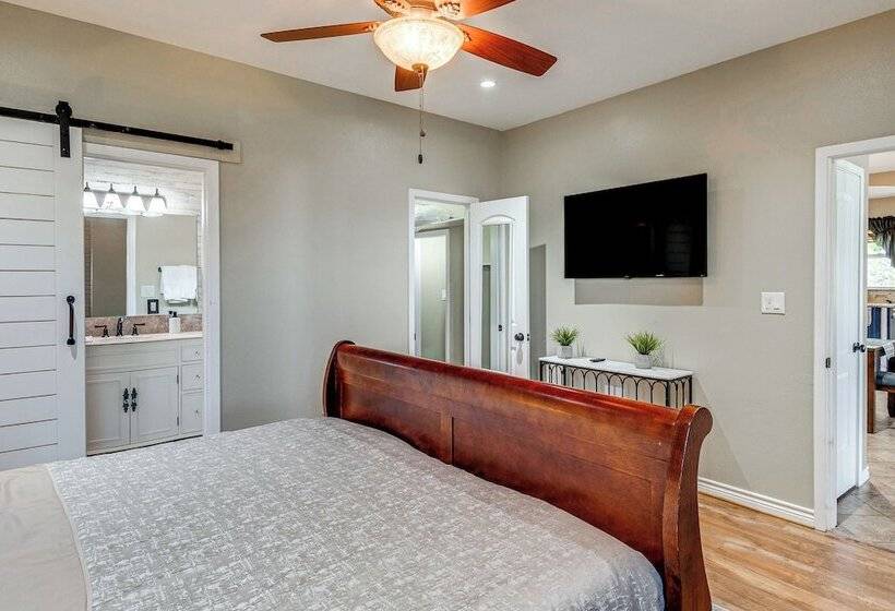 Family Friendly Lake Livingston Retreat W/ Patio!