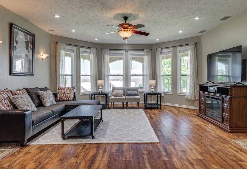 Family Friendly Lake Livingston Retreat W/ Patio!