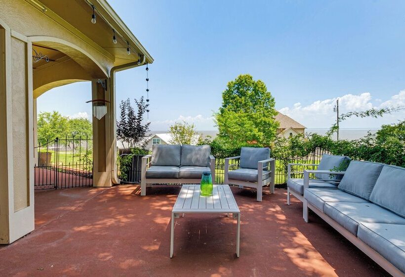 Family Friendly Lake Livingston Retreat W/ Patio!