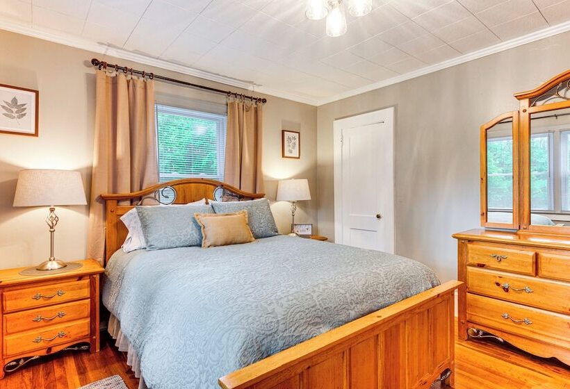 3 Mi To Downtown: Home W/ Fire Pit In Forest City