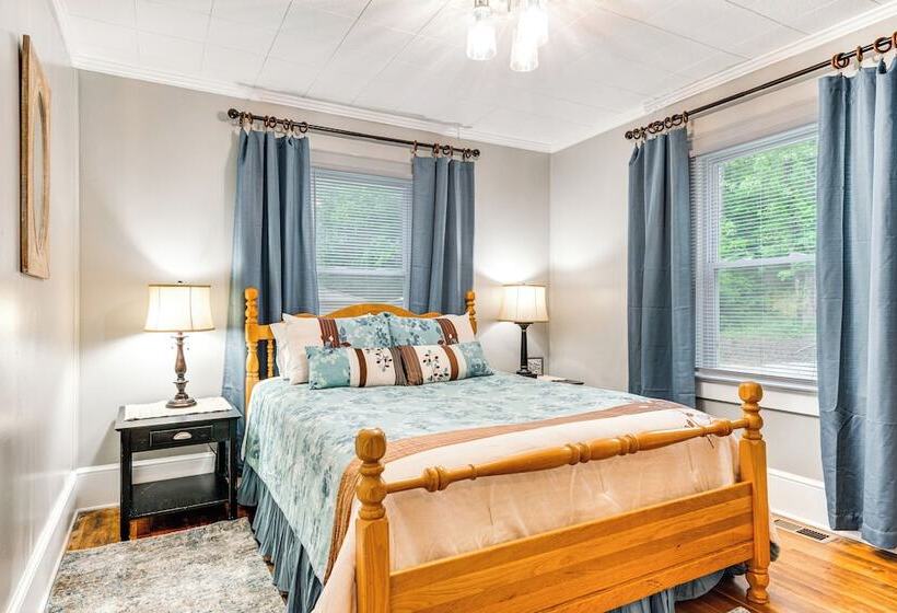 3 Mi To Downtown: Home W/ Fire Pit In Forest City