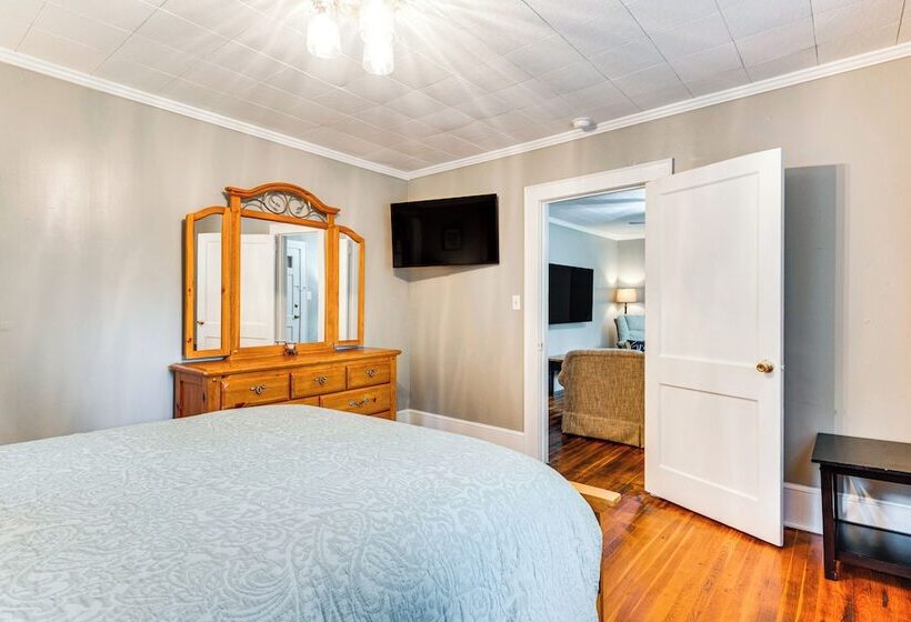 3 Mi To Downtown: Home W/ Fire Pit In Forest City