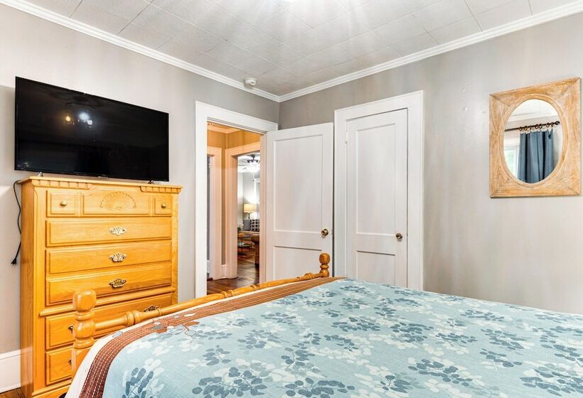 3 Mi To Downtown: Home W/ Fire Pit In Forest City