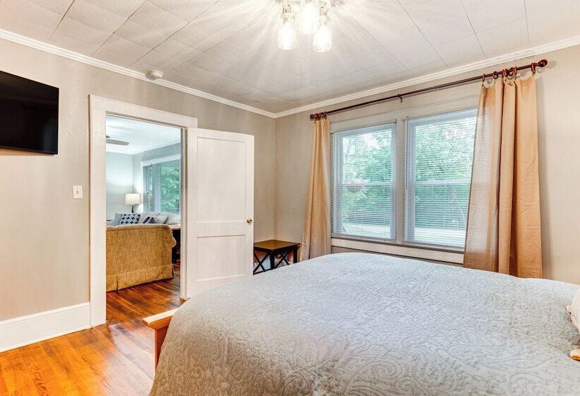 3 Mi To Downtown: Home W/ Fire Pit In Forest City