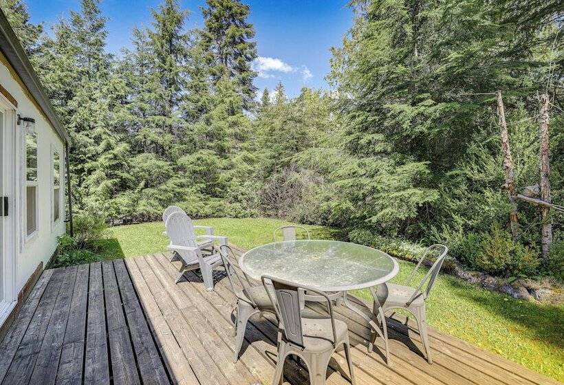 Glacier Home W/ Deck   18 Mi To Mt Baker Ski Area!