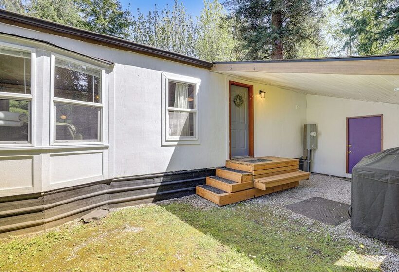 Glacier Home W/ Deck   18 Mi To Mt Baker Ski Area!