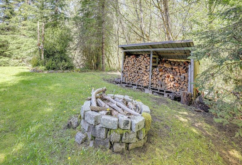 Glacier Home W/ Deck   18 Mi To Mt Baker Ski Area!