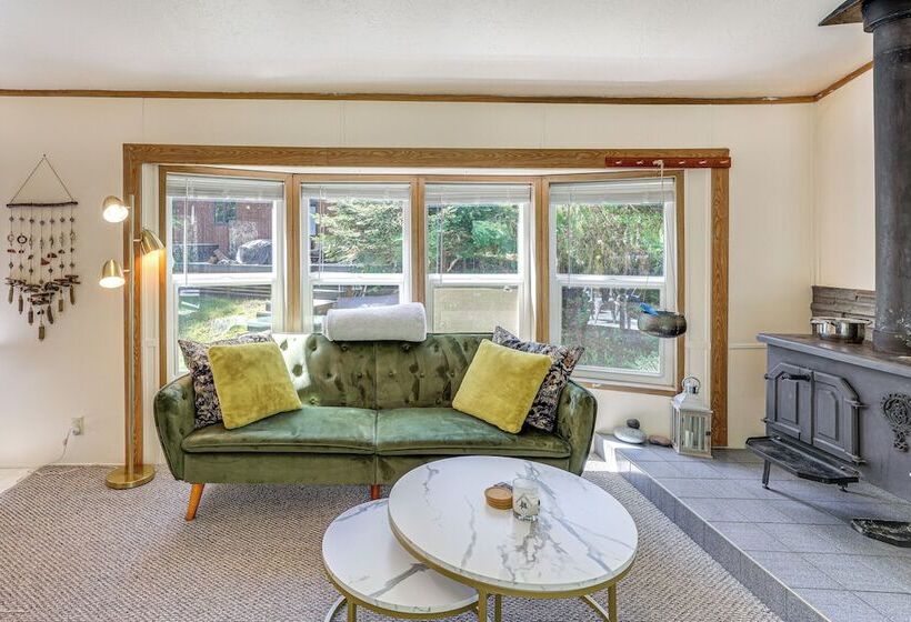 Glacier Home W/ Deck   18 Mi To Mt Baker Ski Area!