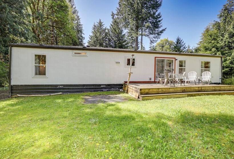 Glacier Home W/ Deck   18 Mi To Mt Baker Ski Area!