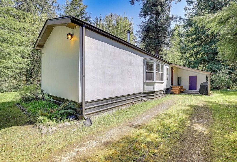 Glacier Home W/ Deck   18 Mi To Mt Baker Ski Area!