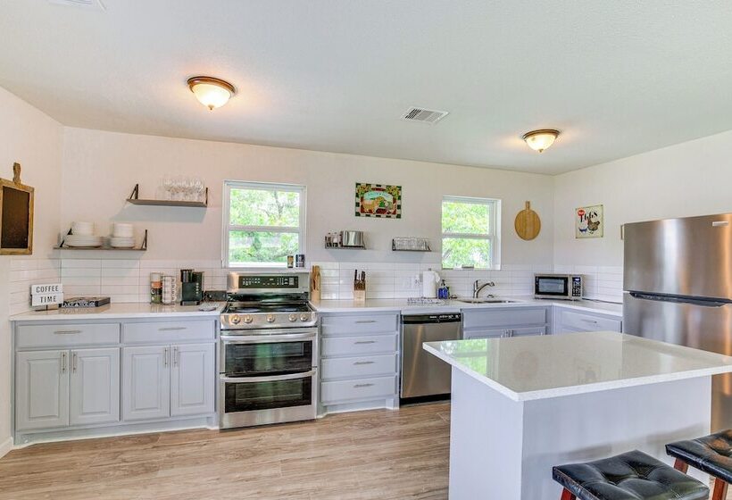 Granbury Home W/ Lake Views ~ 6 Mi To Boat Launch!