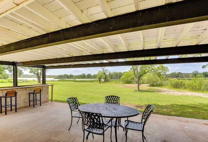 Granbury Home W/ Lake Views ~ 6 Mi To Boat Launch!