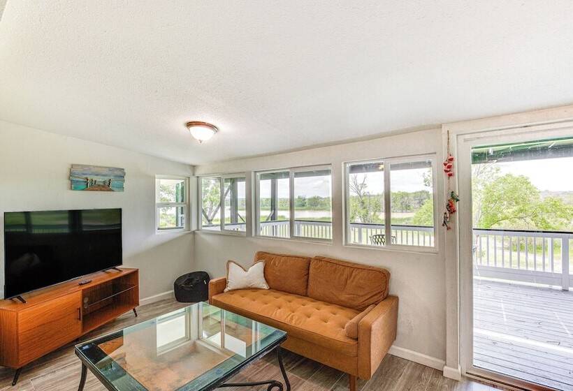 Granbury Home W/ Lake Views ~ 6 Mi To Boat Launch!