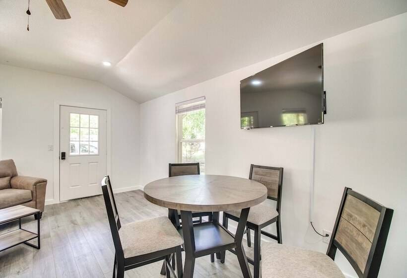 Close To Lake: Grove Cabin W/ Shared Fire Pit!