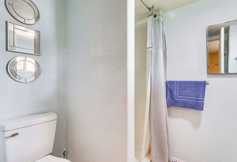 Harrison Home W/ Grill & Lake Views: Walk To Town!