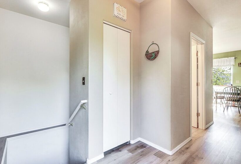 Harrison Home W/ Grill & Lake Views: Walk To Town!