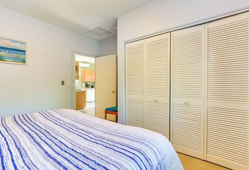 Harrison Home W/ Grill & Lake Views: Walk To Town!