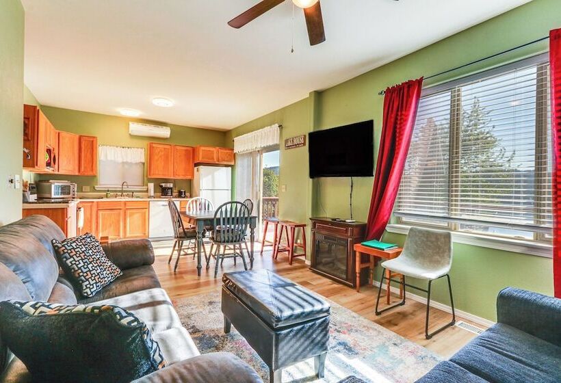 Harrison Home W/ Grill & Lake Views: Walk To Town!