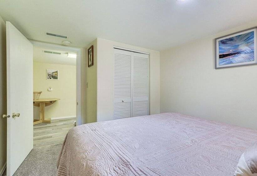 Harrison Home W/ Grill & Lake Views: Walk To Town!