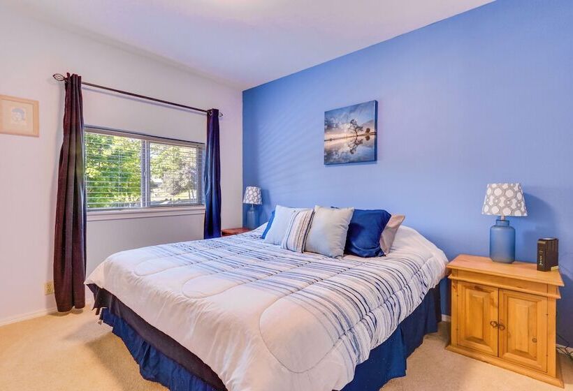 Harrison Home W/ Grill & Lake Views: Walk To Town!