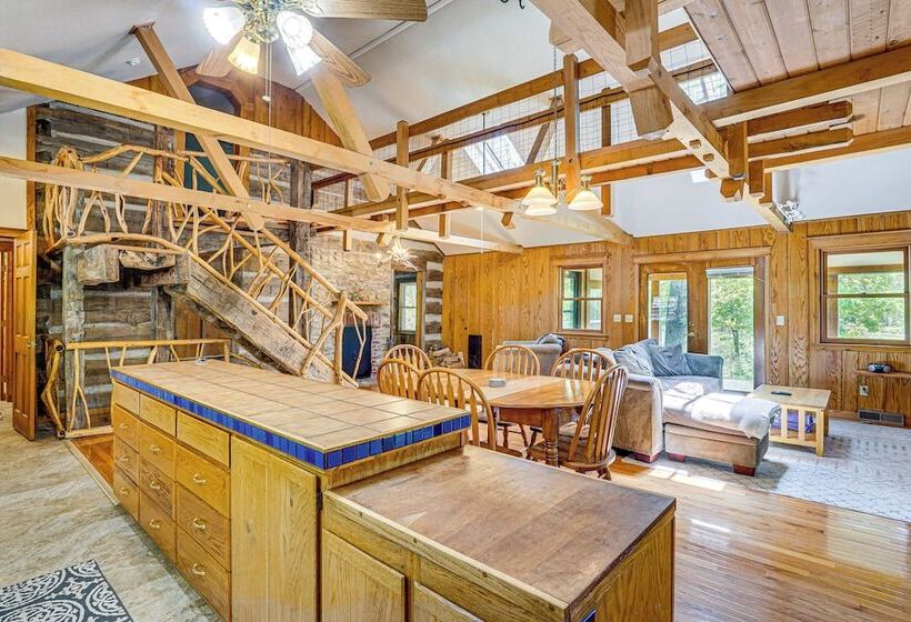 Historic Clark Cabin W/ Deck & Fishing Pond Access