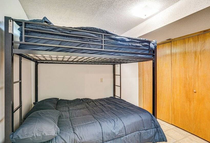 Historic Clark Cabin W/ Deck & Fishing Pond Access