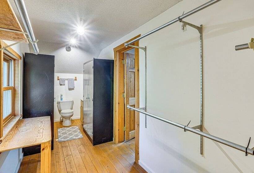 Historic Clark Cabin W/ Deck & Fishing Pond Access