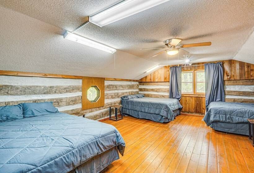 Historic Clark Cabin W/ Deck & Fishing Pond Access