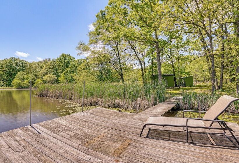 Historic Clark Cabin W/ Deck & Fishing Pond Access