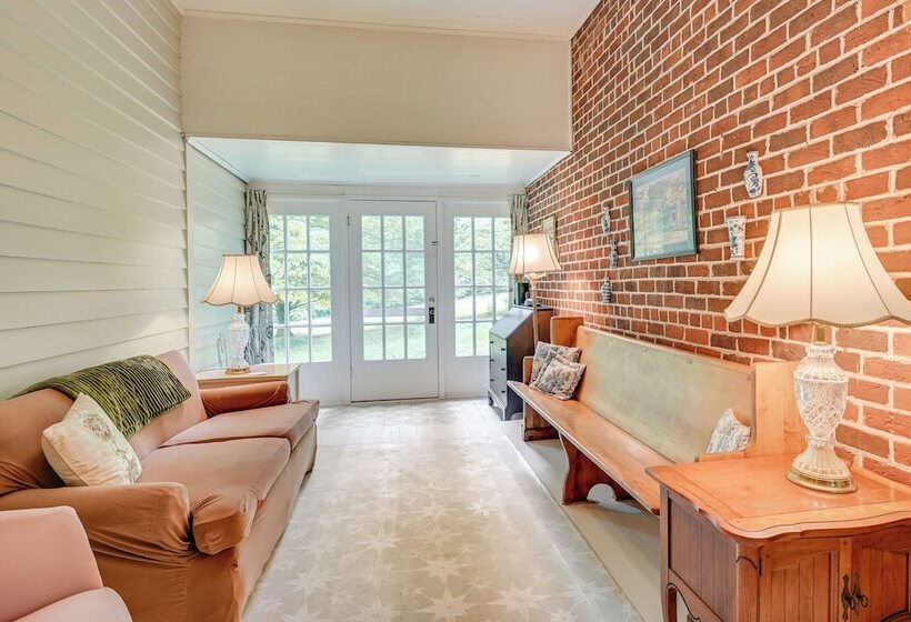 Historic Farmhouse ~ 15 Mi To Winston Salem