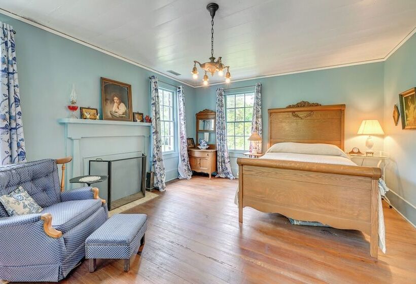 Historic Farmhouse ~ 15 Mi To Winston Salem